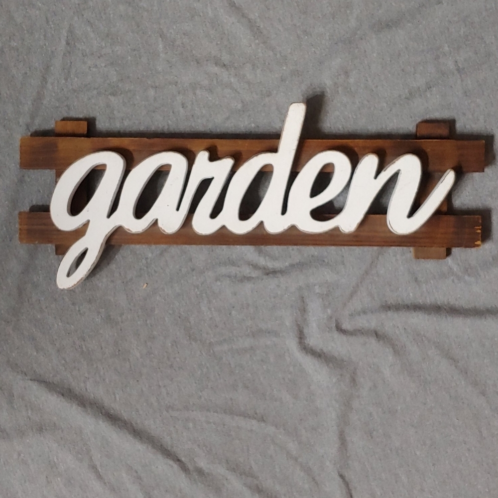 Adorable Rustic Garden Sign 😍 - Picture 3 of 3